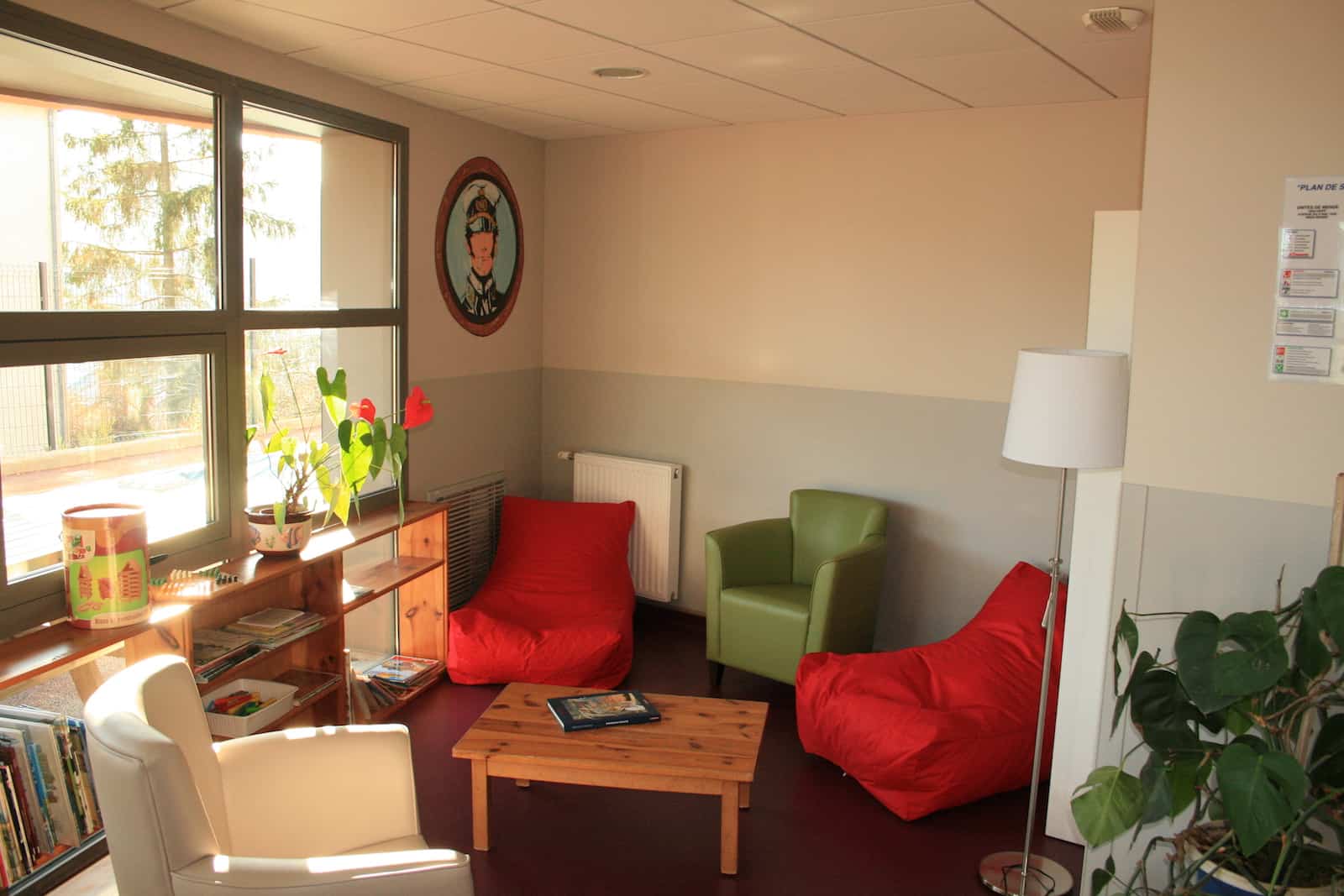 Salle de séjour de l'unité de soins pour adolescents à Mende